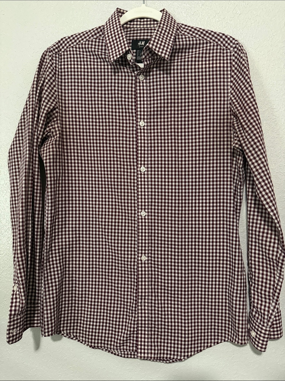 H&M Men's Burgundy and White Checked Button-Down Shirt